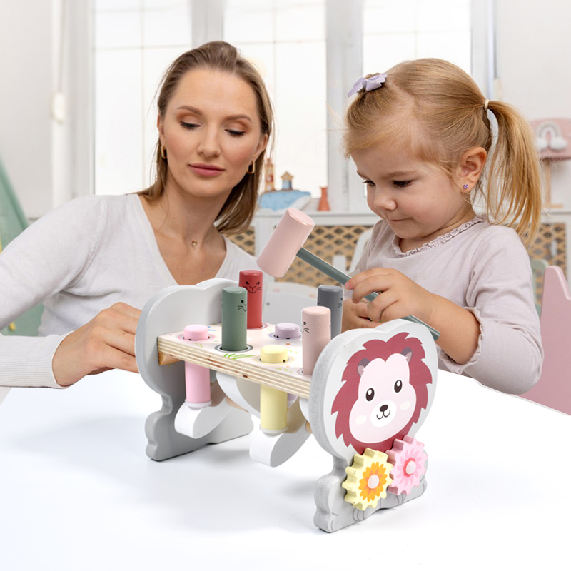 Дрвена едукативна играчка Лав со чеканче за деца - Image 2