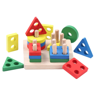 shareni geometriski formi na drvena osnova