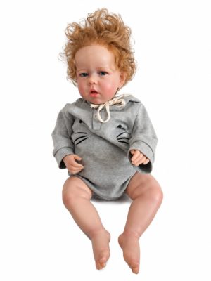 realistichna reborn kukla Liam vo sivo bodi so kapuljacha